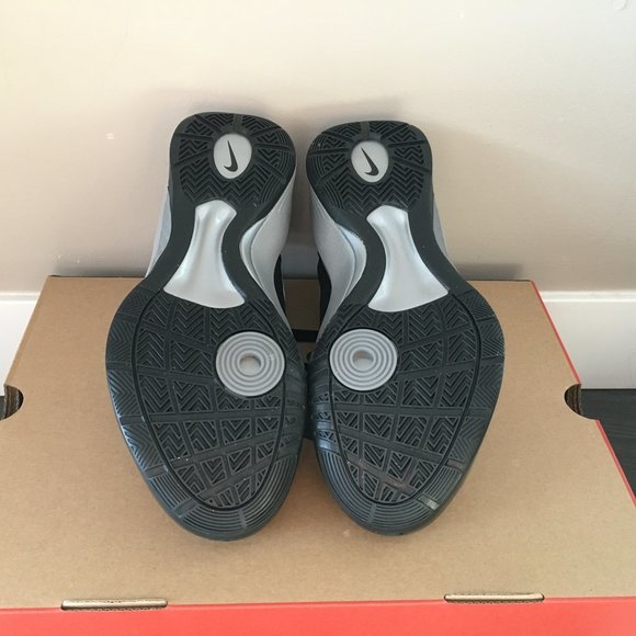 Nike Womans Volleyball Shoes - Picture 2 of 3